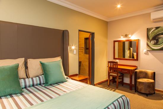 Blyde Canyon, A Forever Resort: 12-Sleeper Guesthouse. 6 Bedrooms (5 queen beds & 1 bunk bed) 