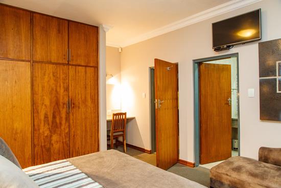 Blyde Canyon, A Forever Resort: 12-Sleeper Guesthouse. 6 Bedrooms (5 queen beds & 1 bunk bed) 