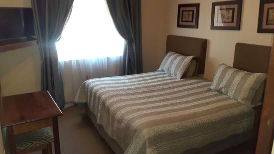 Blyde Canyon, A Forever Resort: 4-Sleeper Chalet. 2 bedroom (1 kingsize bed & 2 single beds)