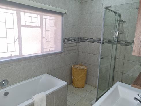 Blyde Canyon, A Forever Resort: 8-Sleeper Guesthouse. 4 Bedrooms (1 double bed & 6 single beds)