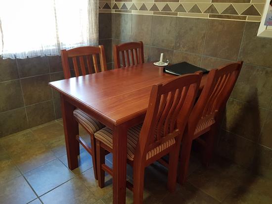 Blyde Canyon, A Forever Resort: 4-Sleeper Chalet. 2 bedrooms (1 double bed & 2 single beds)