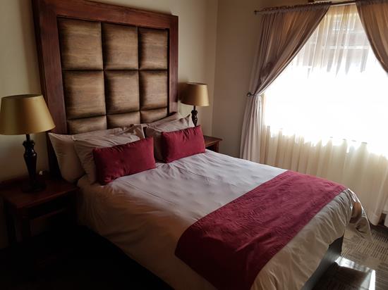 Blyde Canyon, A Forever Resort: 6-Sleeper Chalet. 2 bedrooms (1 double bed & 2 bunk beds)